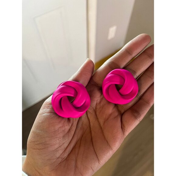 Hot pink stud earring big statement large fuchsia flower neon pink chunky bright - Picture 5 of 6